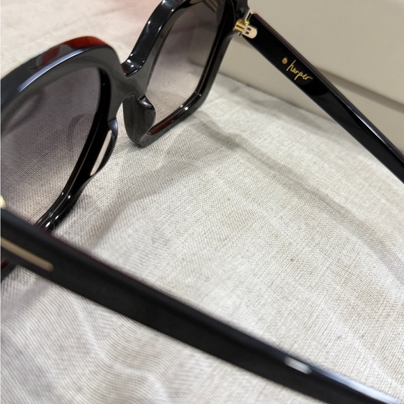 DEZI Oversized Black Sunglasses - Picture 3 of 3